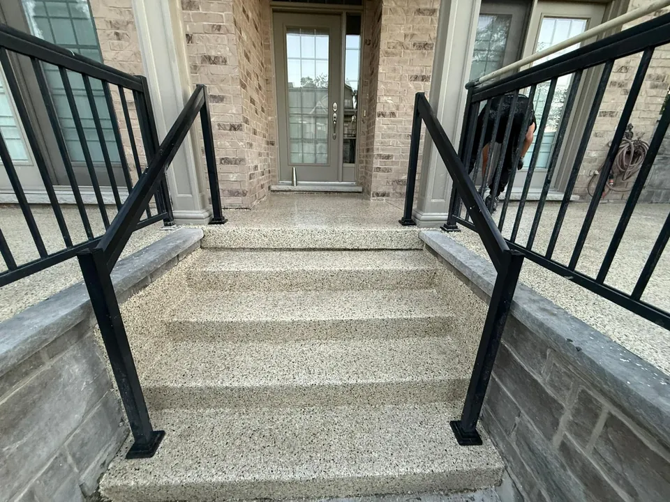 Entry steps with a grey speckled coating